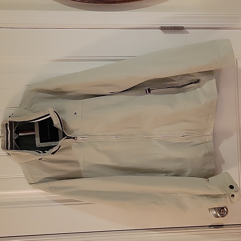 TOMMY HILFIGER MEN'S JACHET Sz L, Light Gray, Water Wind Resistant .